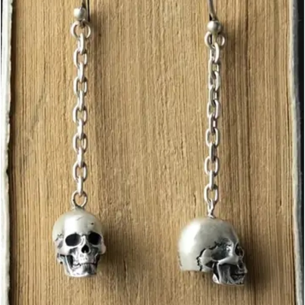 Women’s earrings